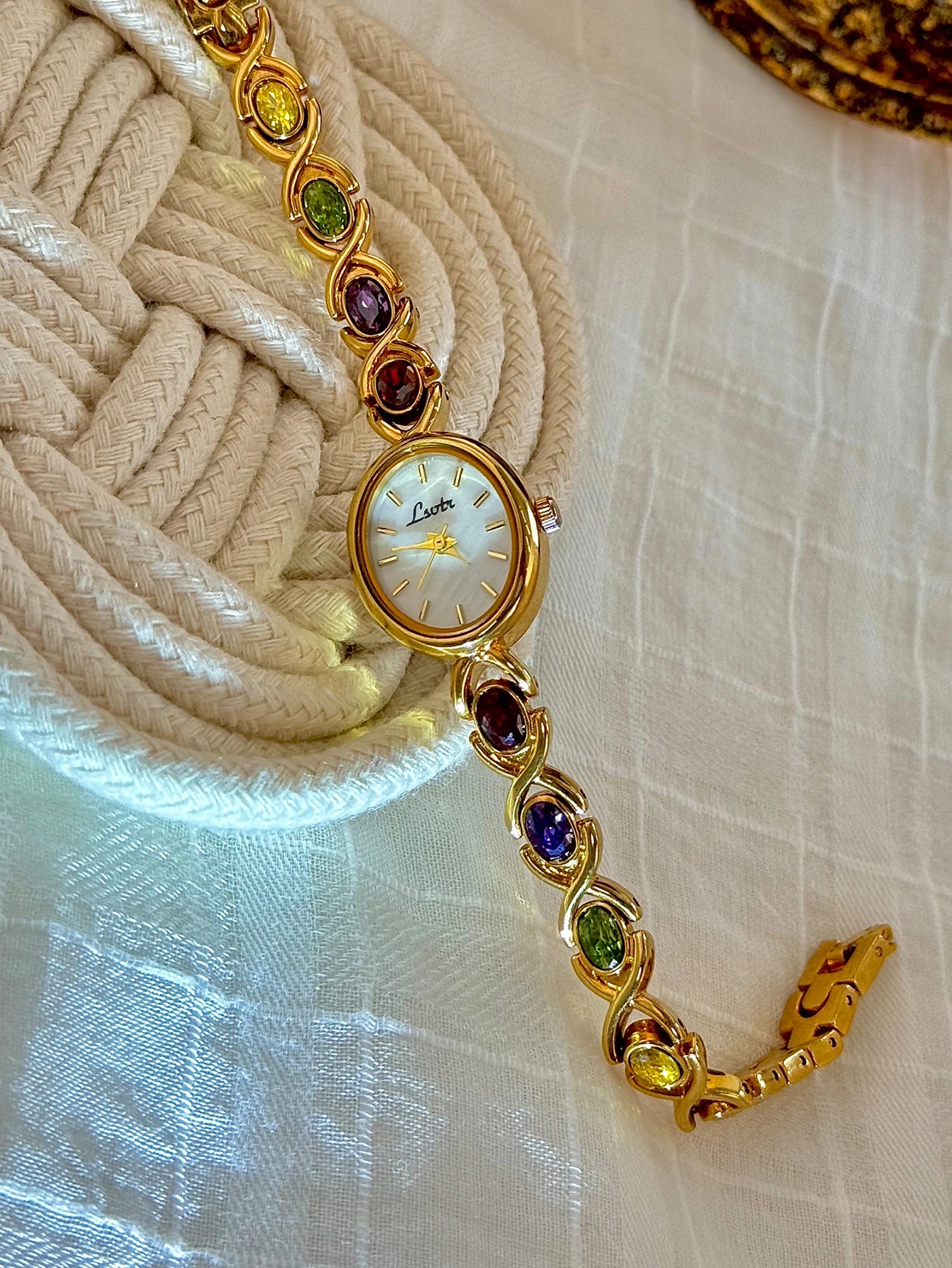 1 Piece of New High-End Colorfuled Tourmaline Gem Rhinestone Inlaid Accessible Luxury Retro Elegant Fashion Women's Watch Oval Mother-Of-Pearl Dial 30m Waterproof Suitable for Daily Wear and Party Vacation Outing and Other Oc