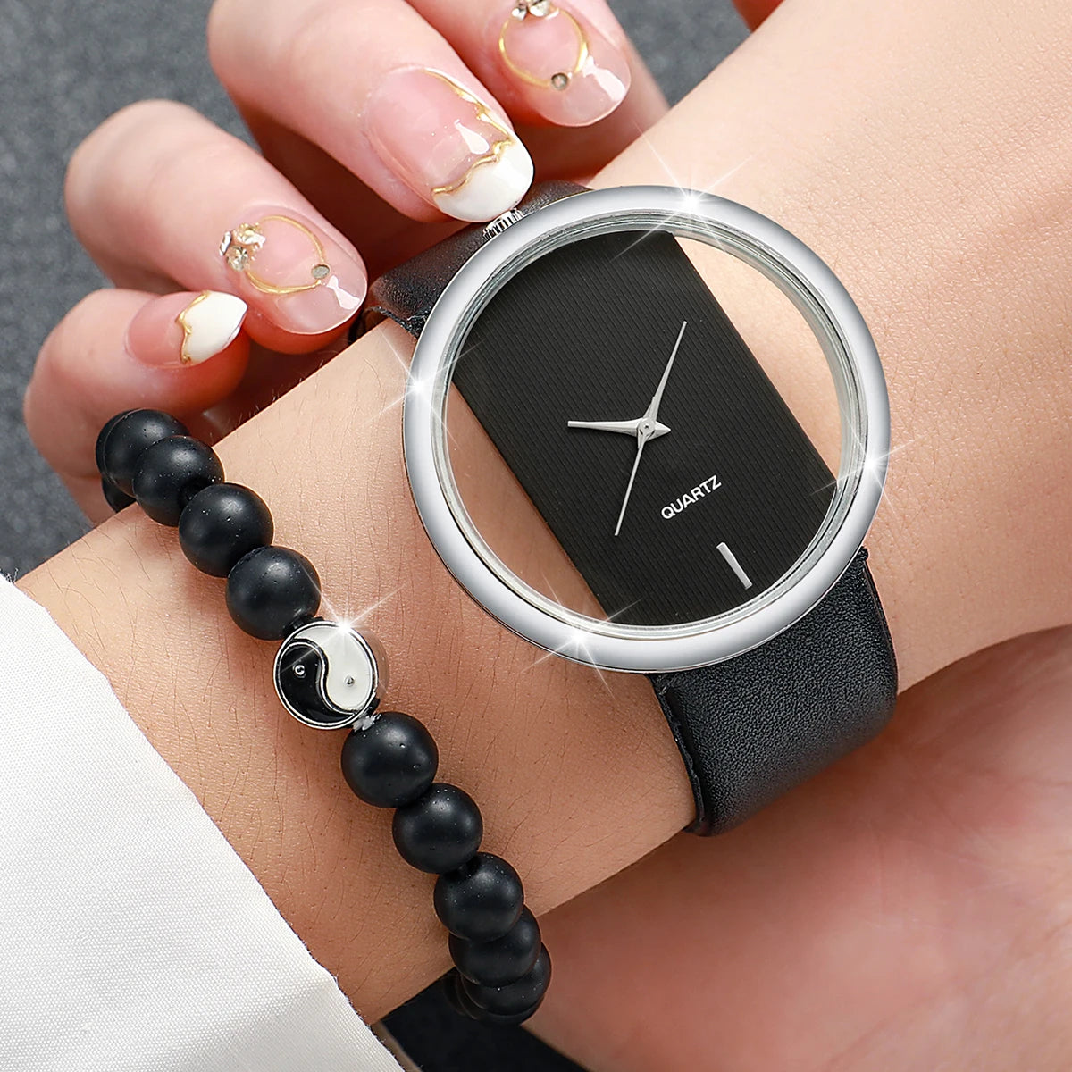 4PCS/Set Women's Fashion Watch Leather Strap Simple Couple Quartz Watch with Black White Bagua Beaded Bracelet
